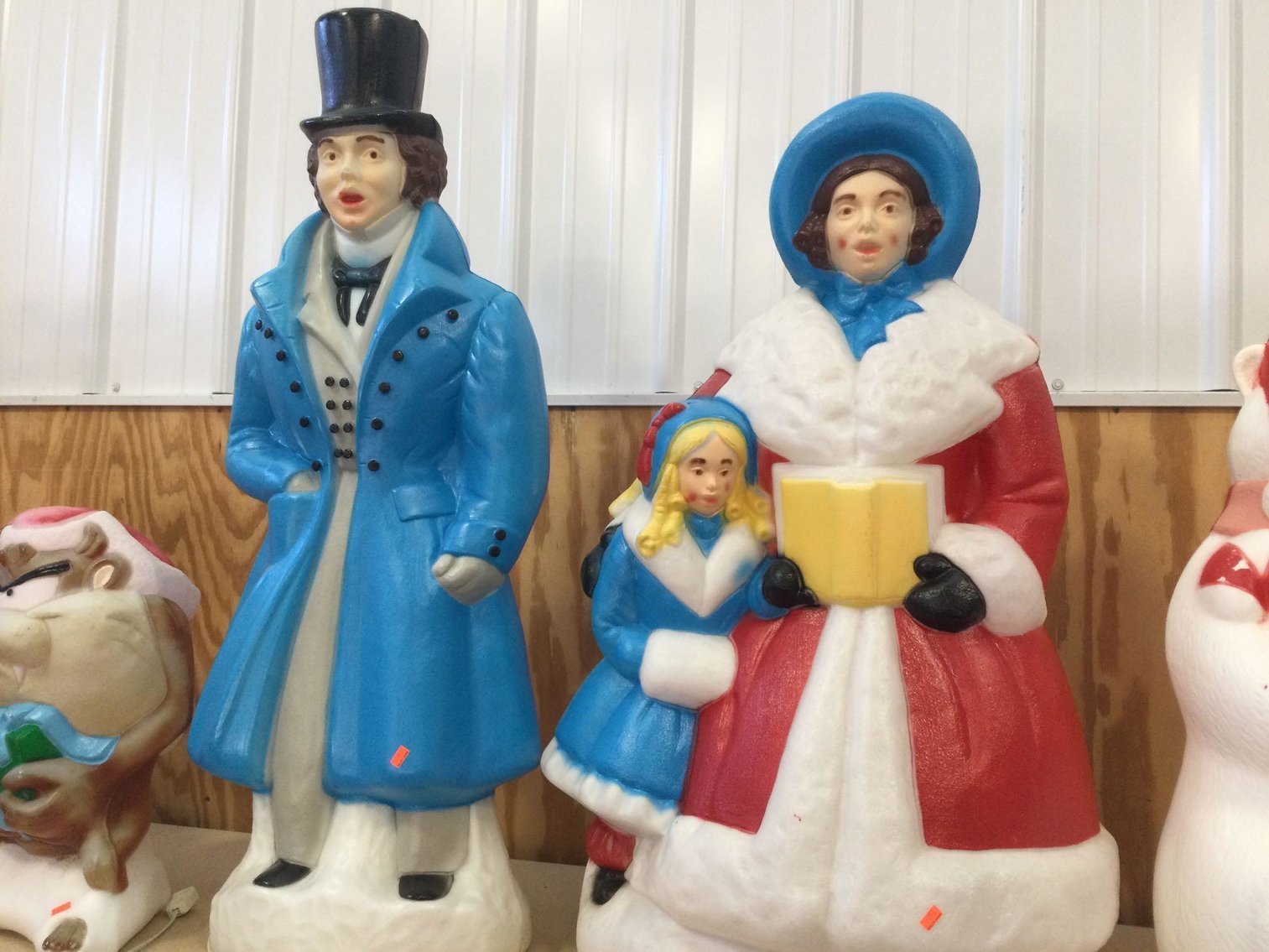 Image for Furniture, collectibles, household-New building south