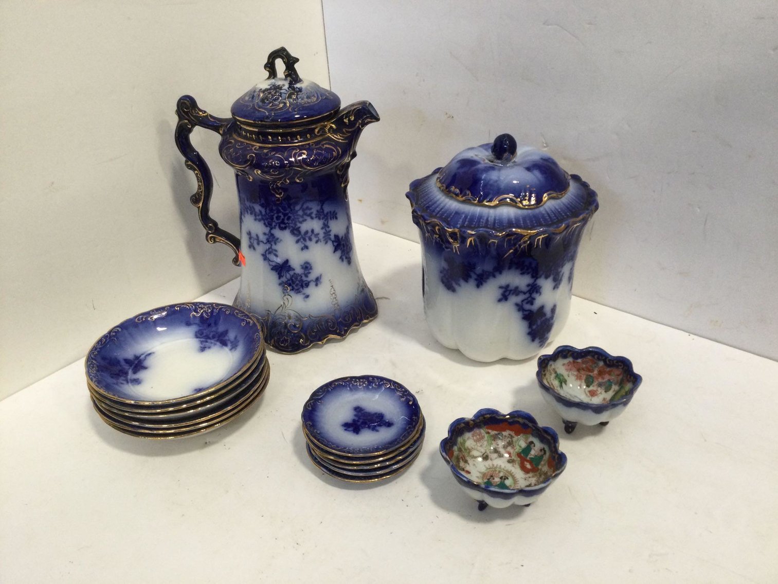 Image for Furniture, collectibles, household-New building south