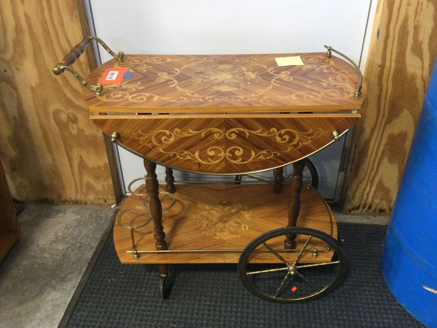 Image for Furniture, collectibles, household-New building south