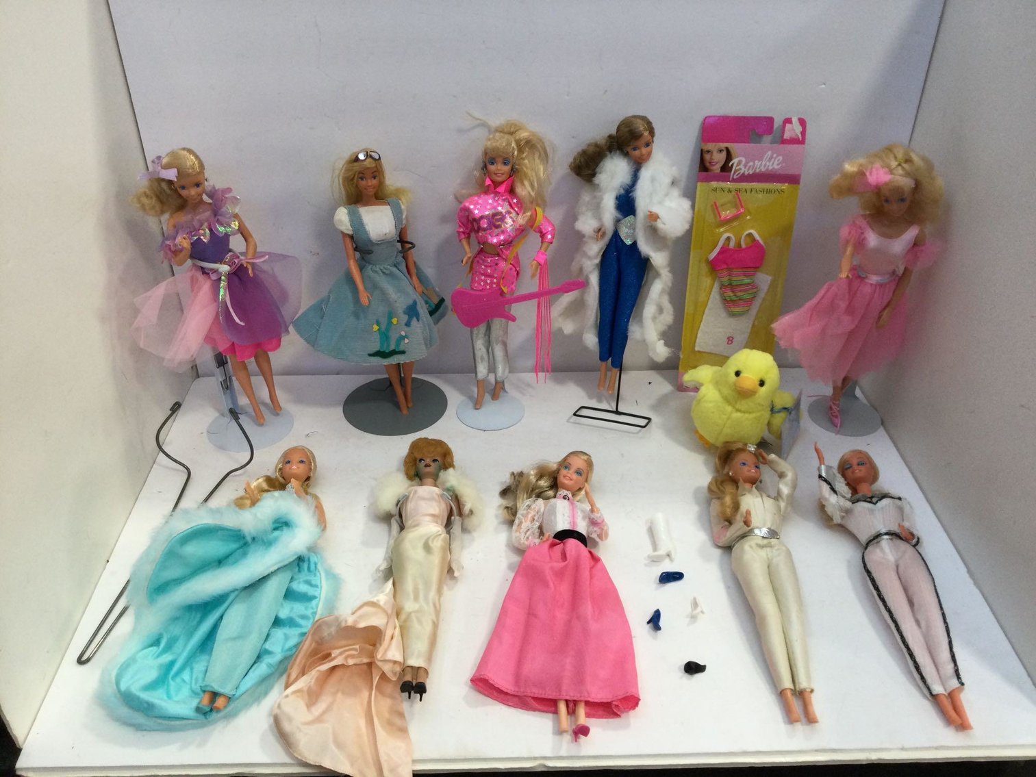 Image for Furniture, collectibles, household-New building south