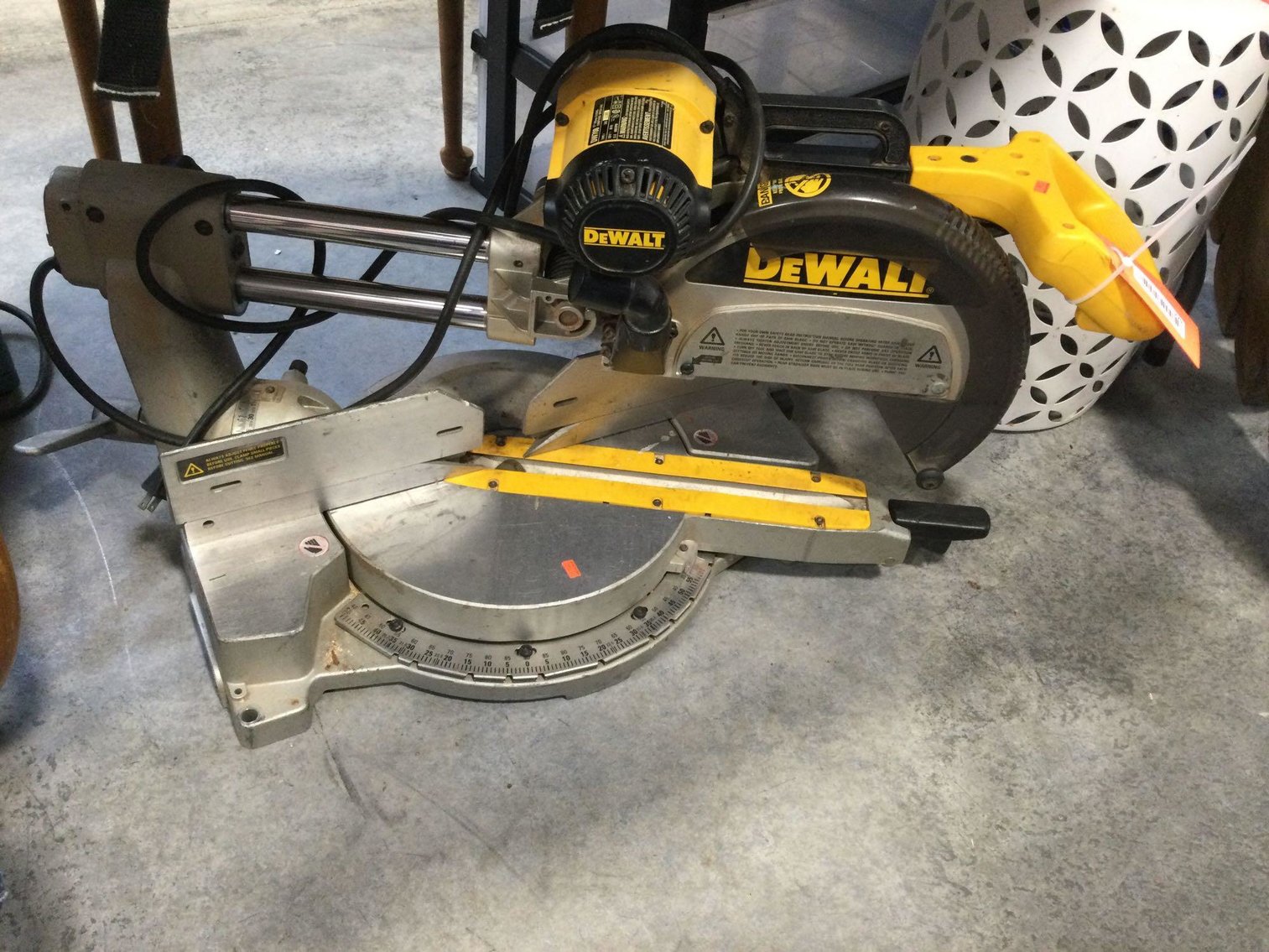 Image for Furniture, collectibles, household-New building south