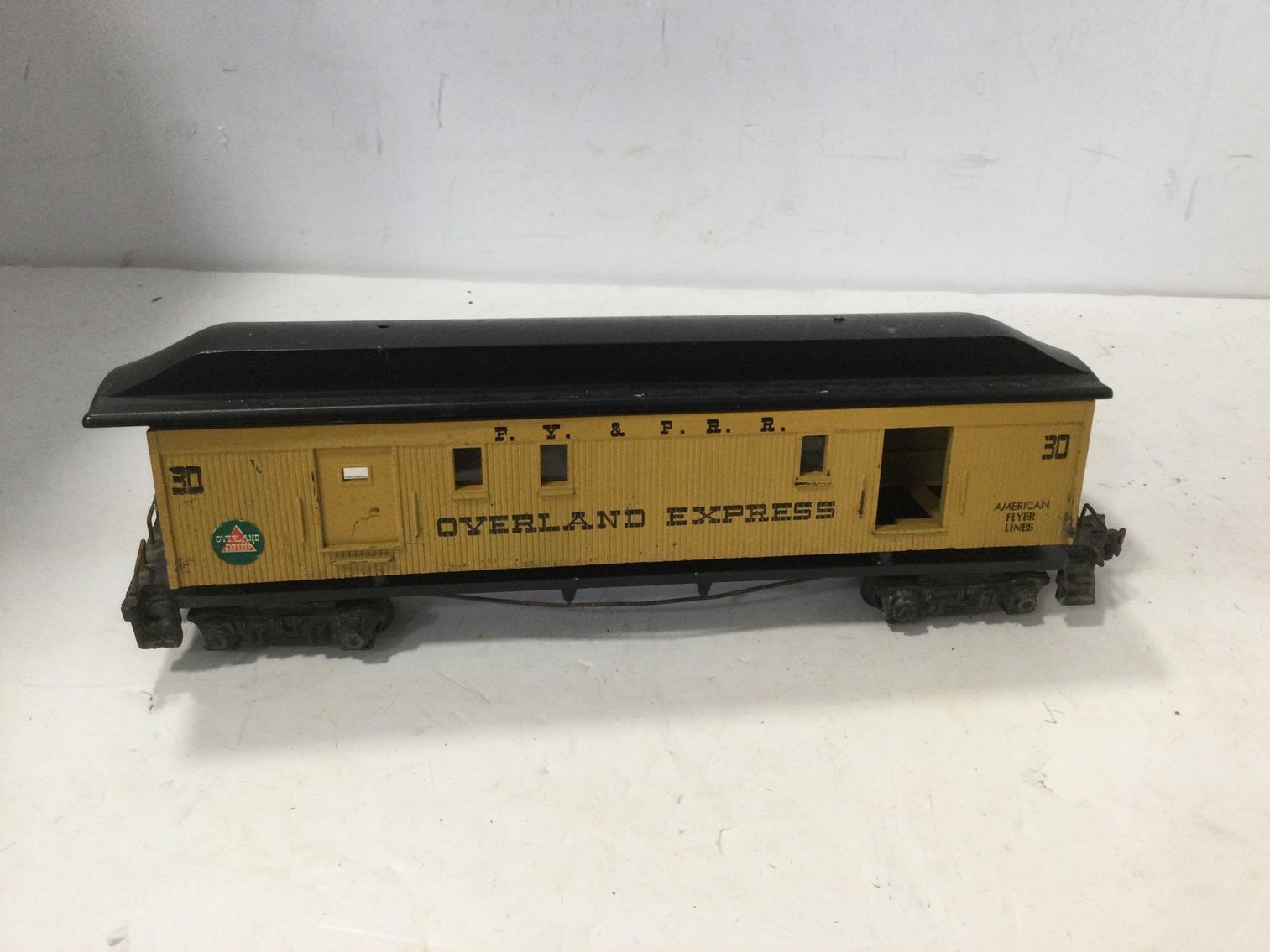 Image for Furniture, collectibles, household-New building south