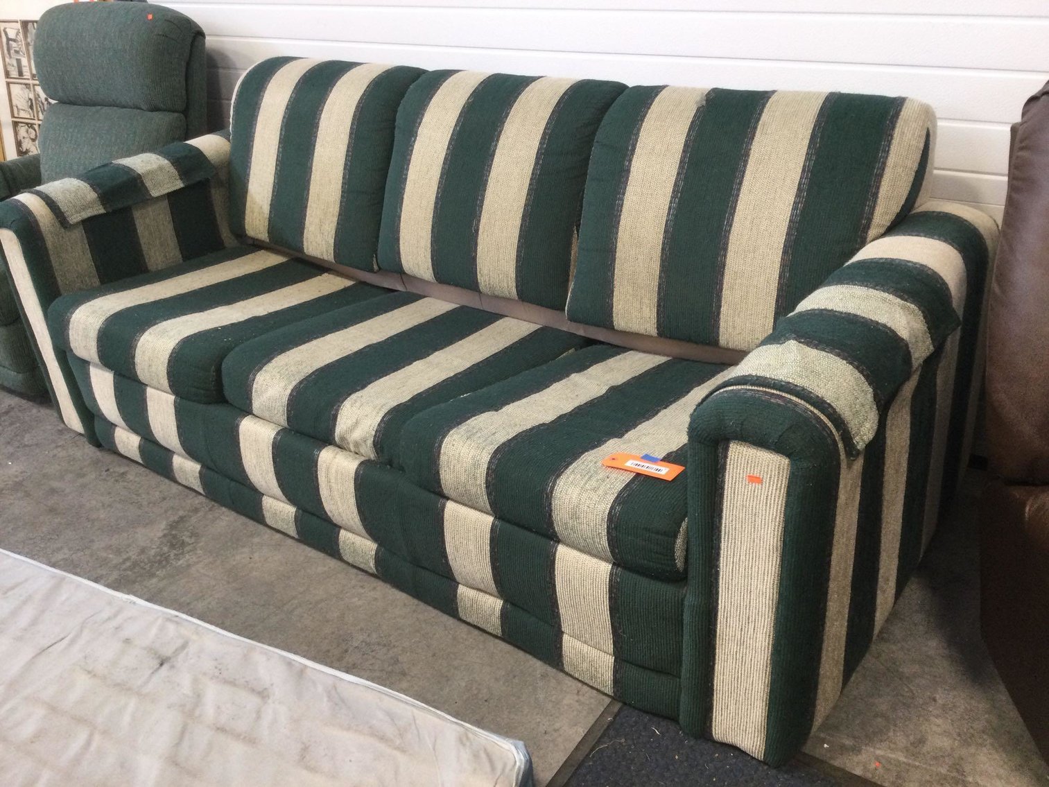 Image for Furniture, collectibles, household-New building south