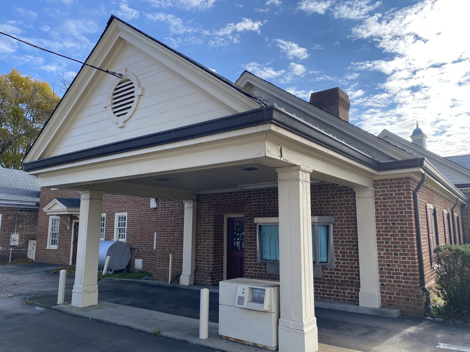 Image for Bank Ordered Sale - 9,415 SF Former Bank Branch Office - 323 Prince St. Tappahannock, VA 22560