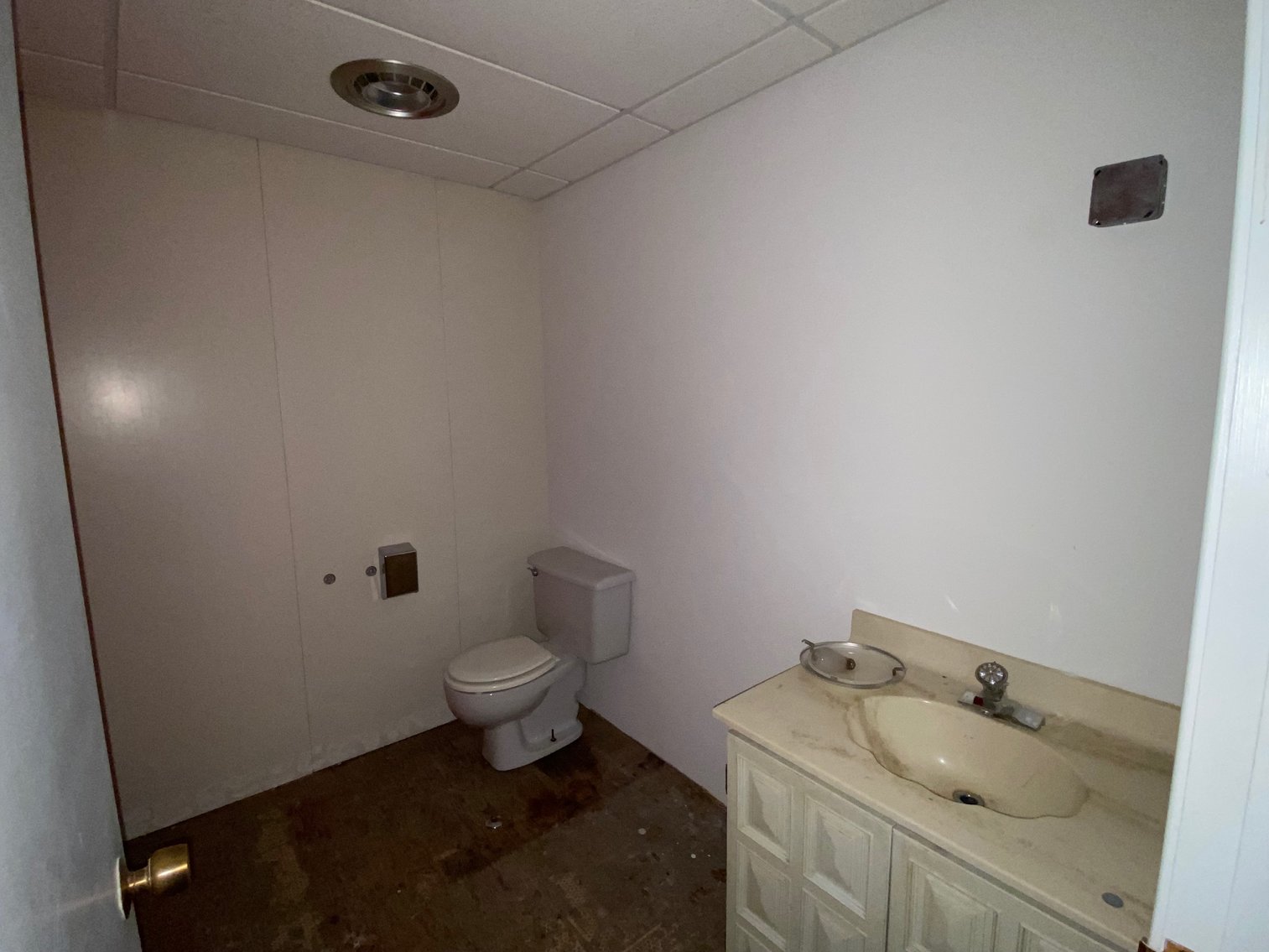 Image for SOLD $99,000 - 5,000 sqft. Office Building in Huntington