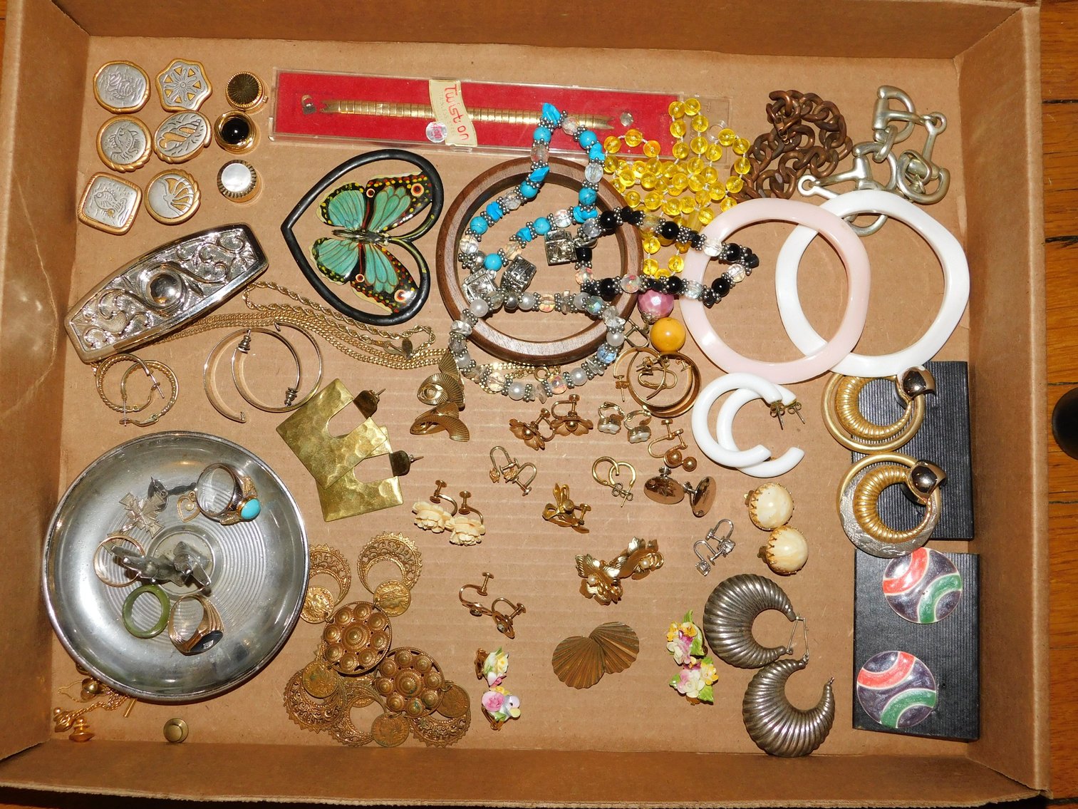 Image for Clarksburg, WV – Kesling Estate Online Auction: Coke Collectibles, Shop Items/Tools, Household Item