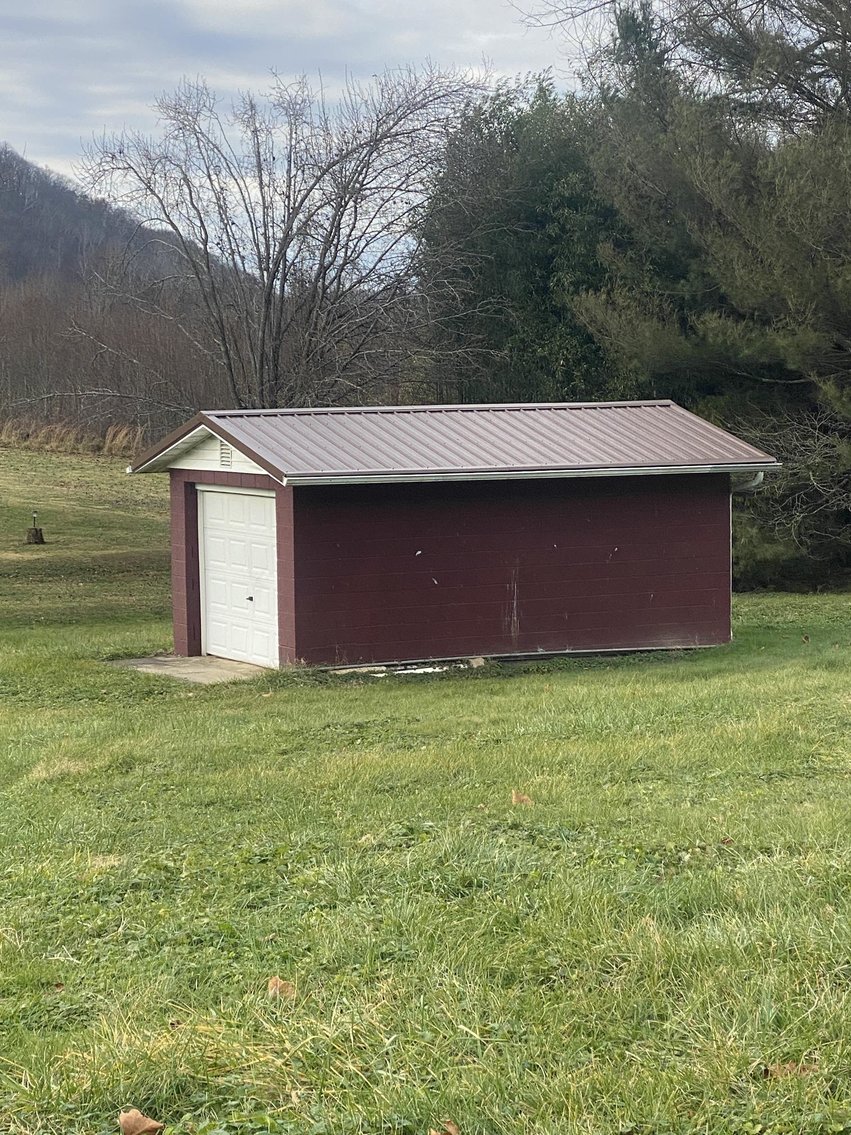 Image for SOLD $143,000 - Brick 3 Bedroom on 1.5 Acres Selling to the Highest Bidder