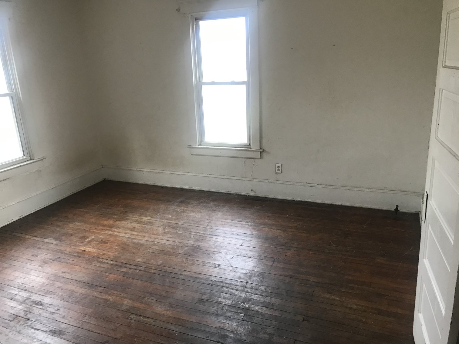 Image for SOLD $38,500 - 4 Bedroom in Huntington Selling to the Highest Bidder