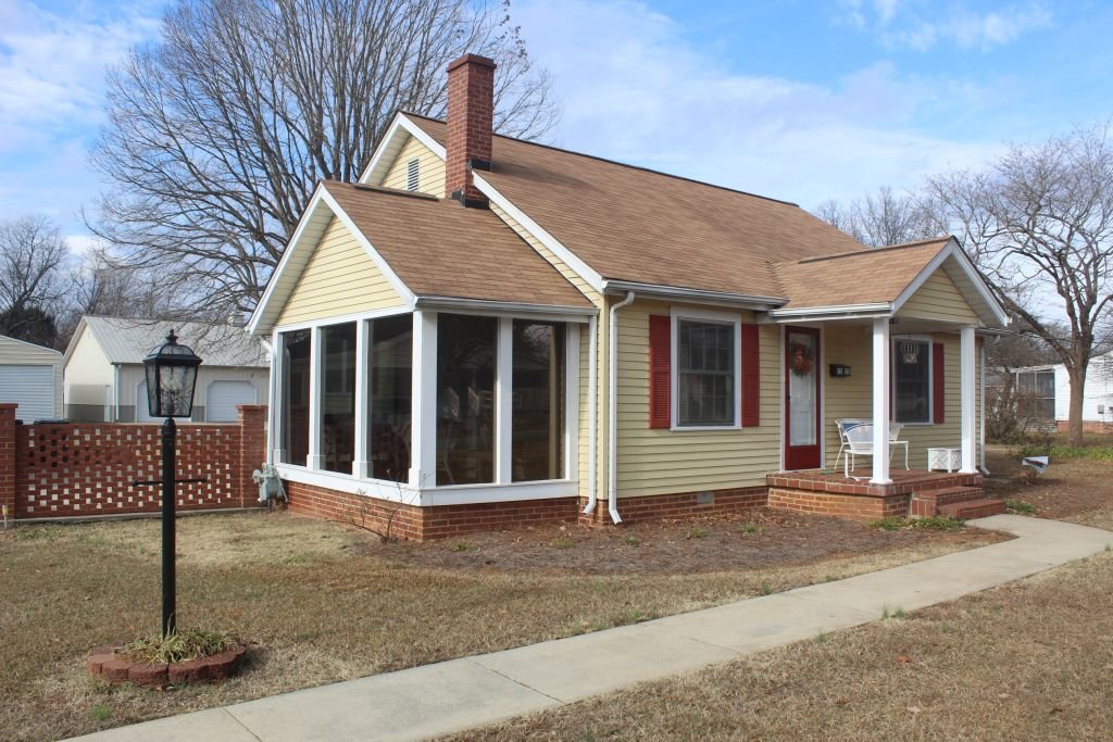 Image for Home w/ Multiple Storage Buildings and 4 Burial Plots