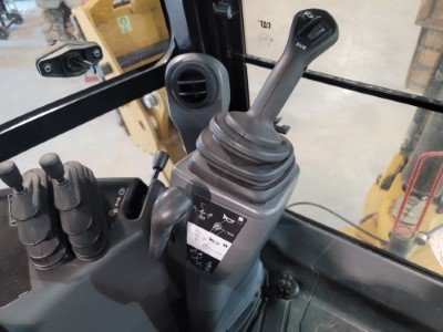 Image for 2018 Cat 420F2