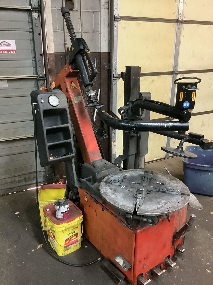 Image for Pagnoni Auto Service Business Retirement Liquidation | January 31, 2022 at 8:00 PM