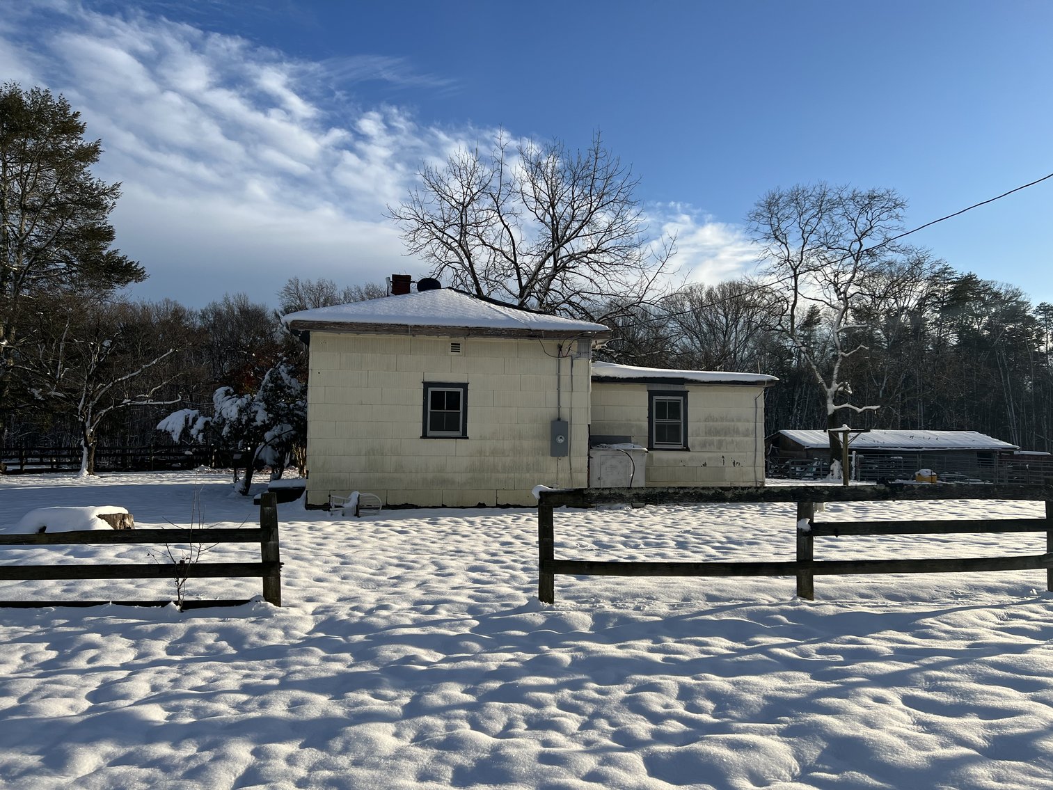 Image for Beautiful Country Living - 1,059 Sq. Ft-  2 Bedroom -1 Bath House - Barn and Work shop -  on 10.6 Acres - 14216 Woodland Church Rd