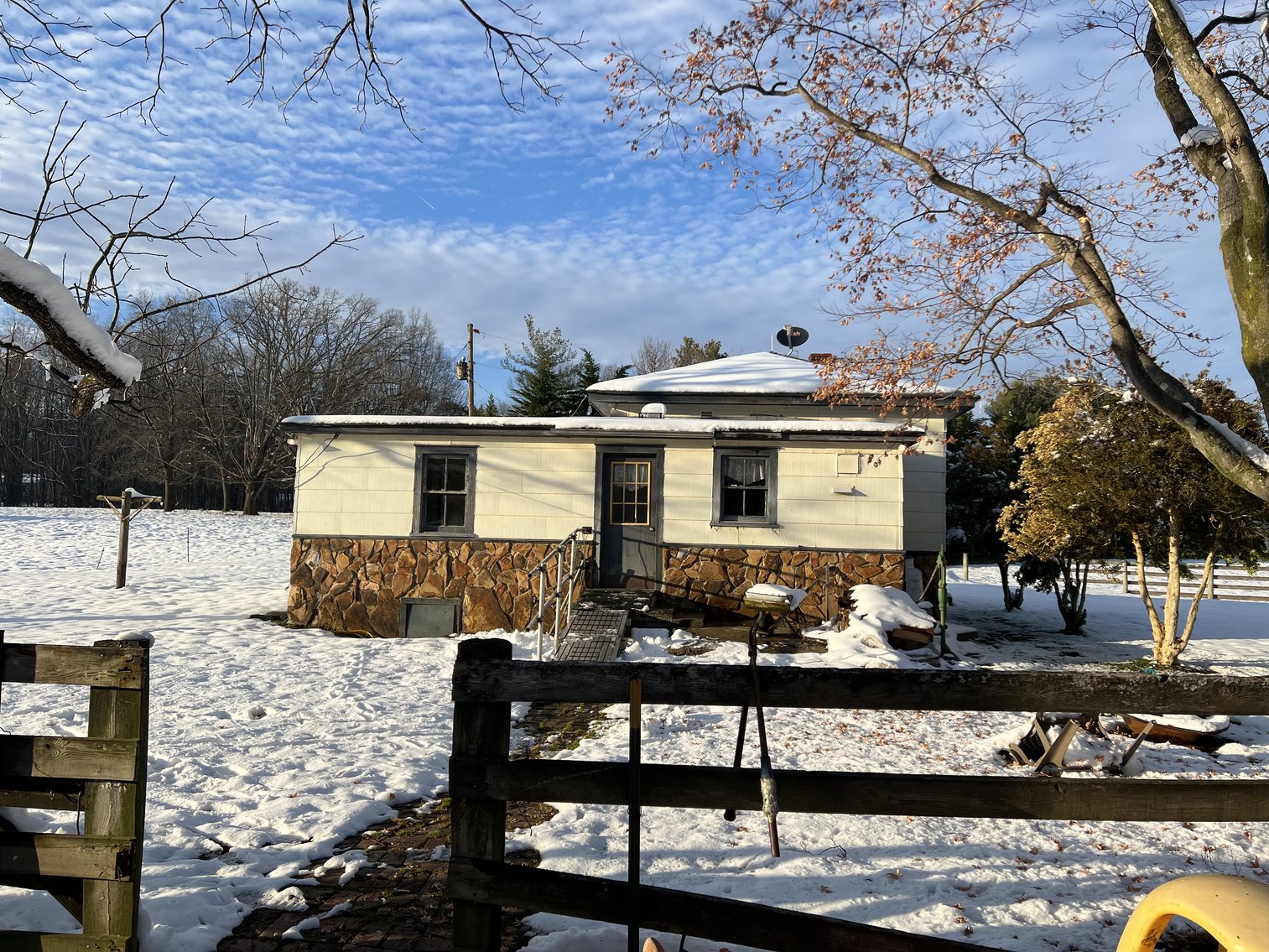 Image for Beautiful Country Living - 1,059 Sq. Ft-  2 Bedroom -1 Bath House - Barn and Work shop -  on 10.6 Acres - 14216 Woodland Church Rd