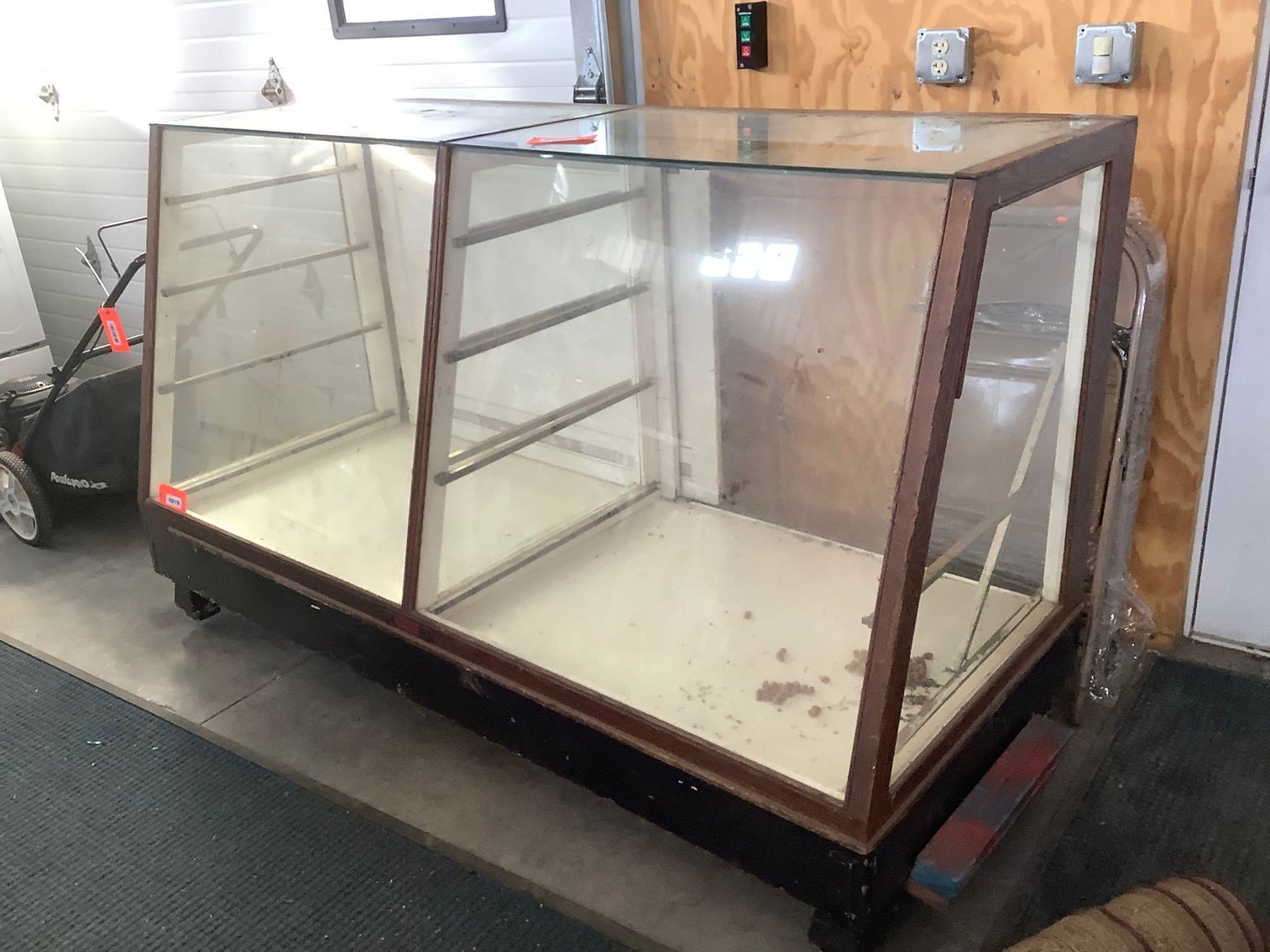 Image for Furniture, collectibles, household-New building south