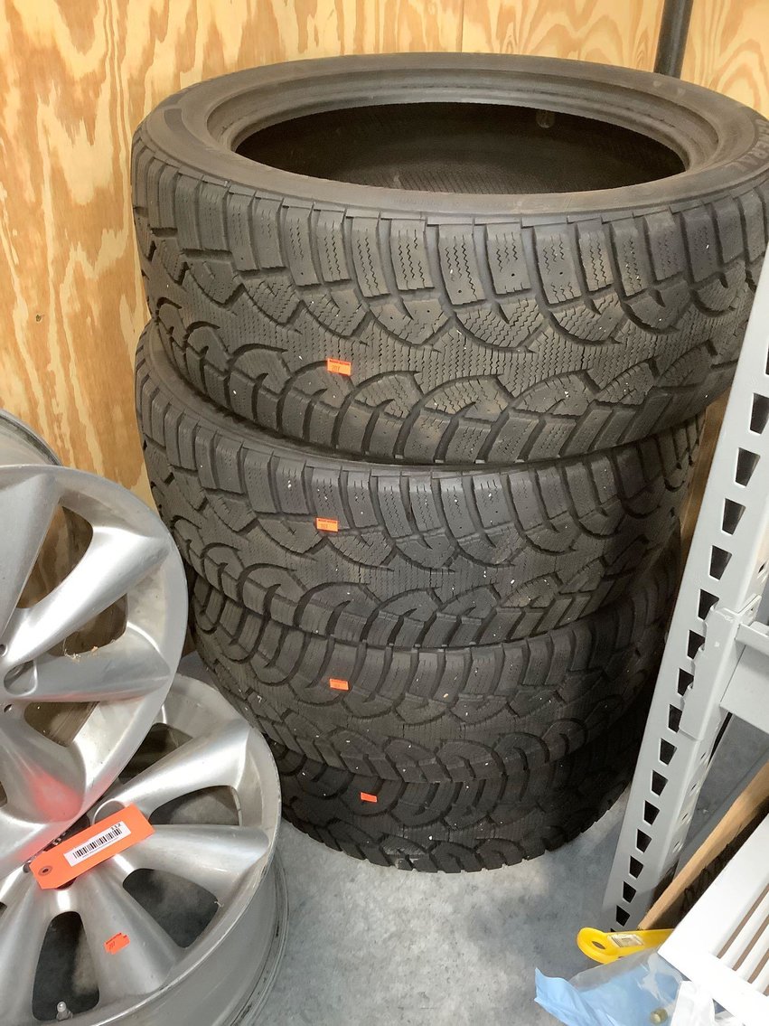 Image for Furniture, collectibles, household-New building south