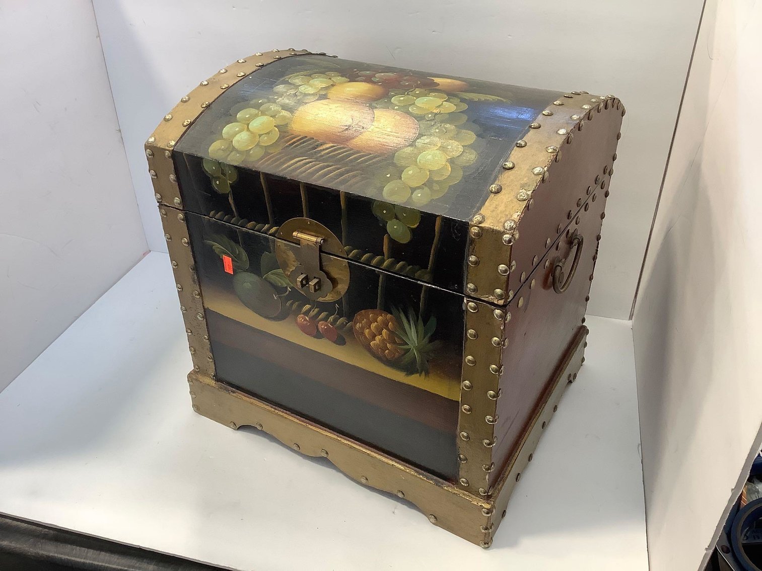 Image for Furniture, collectibles, household-New building south