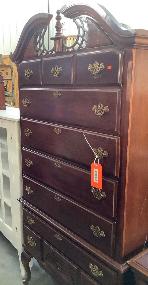 Image for Furniture, collectibles, household-New building south