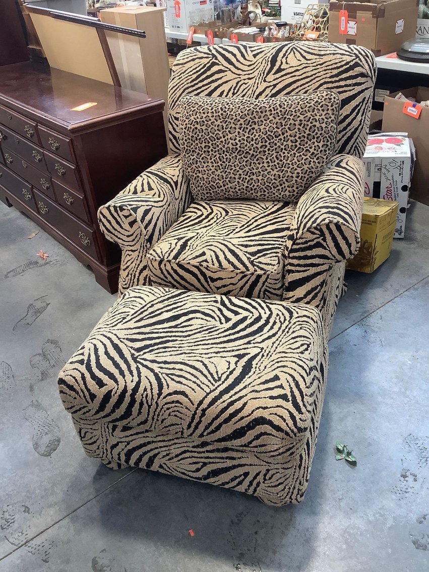 Image for Furniture, collectibles, household-New building south