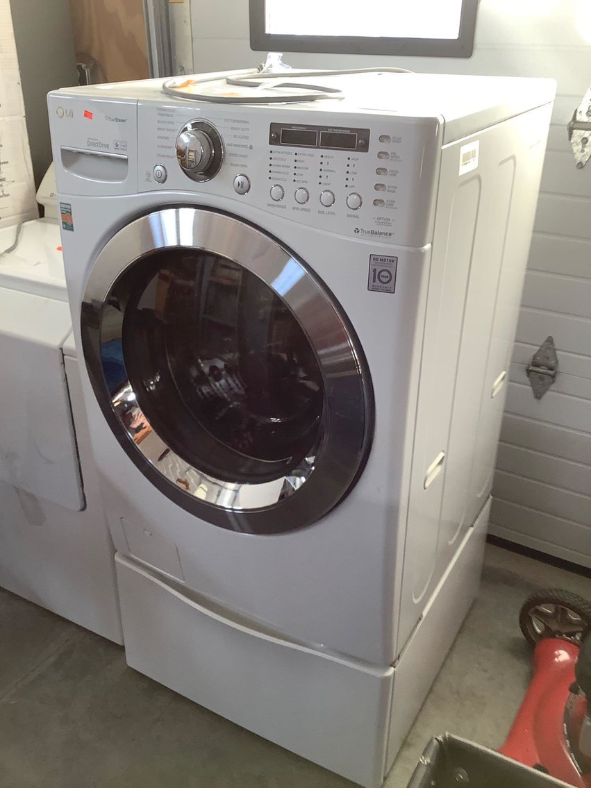 Image for Furniture, collectibles, household-New building south