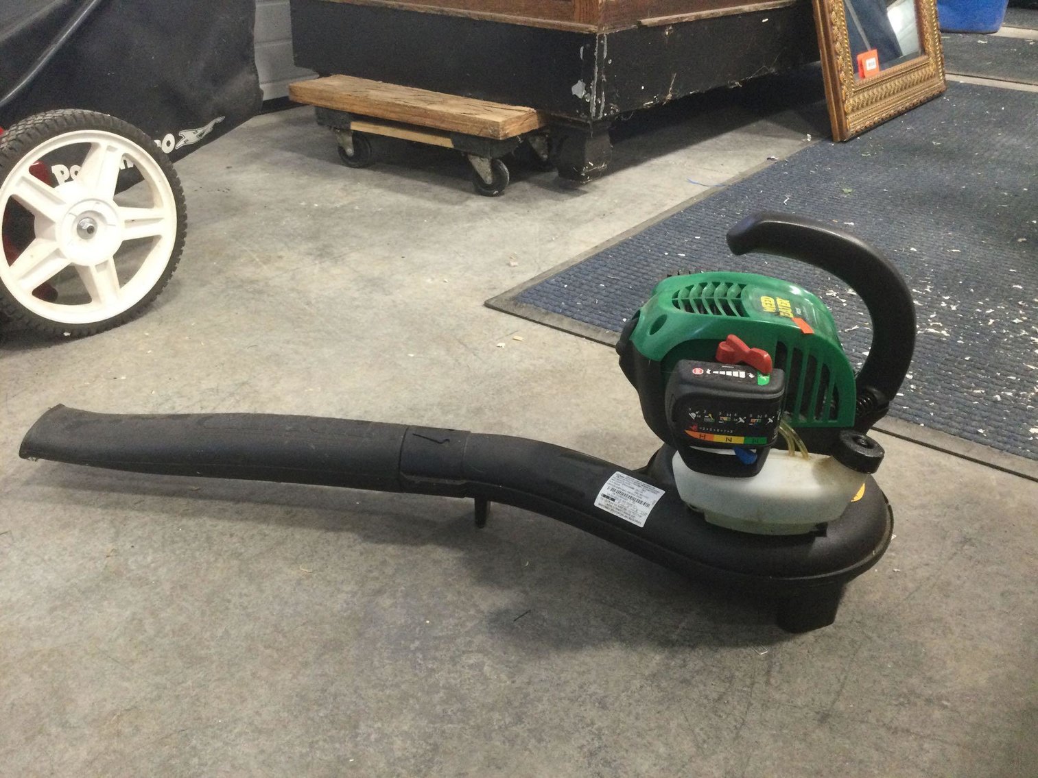 Image for Furniture, collectibles, household-New building south