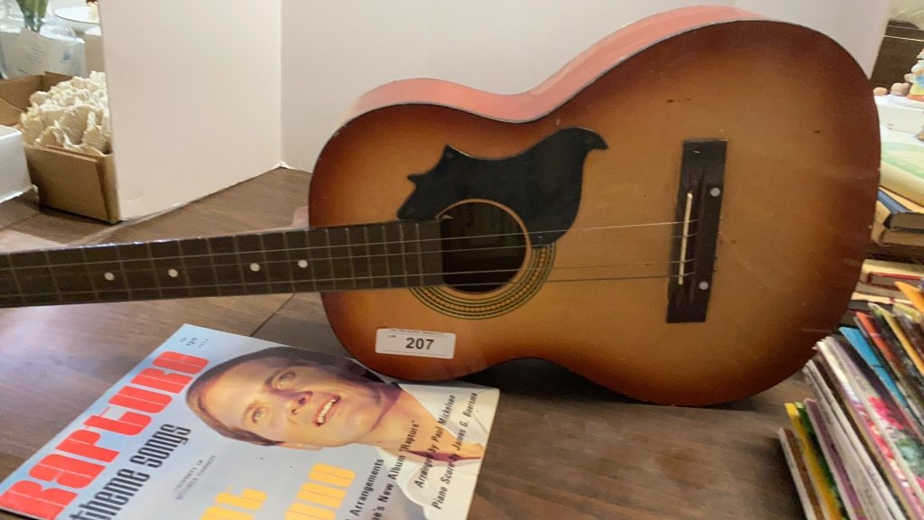 Image for Fenton, Capodimonte, Hummel, Household, Ipad & More Online Only Auction