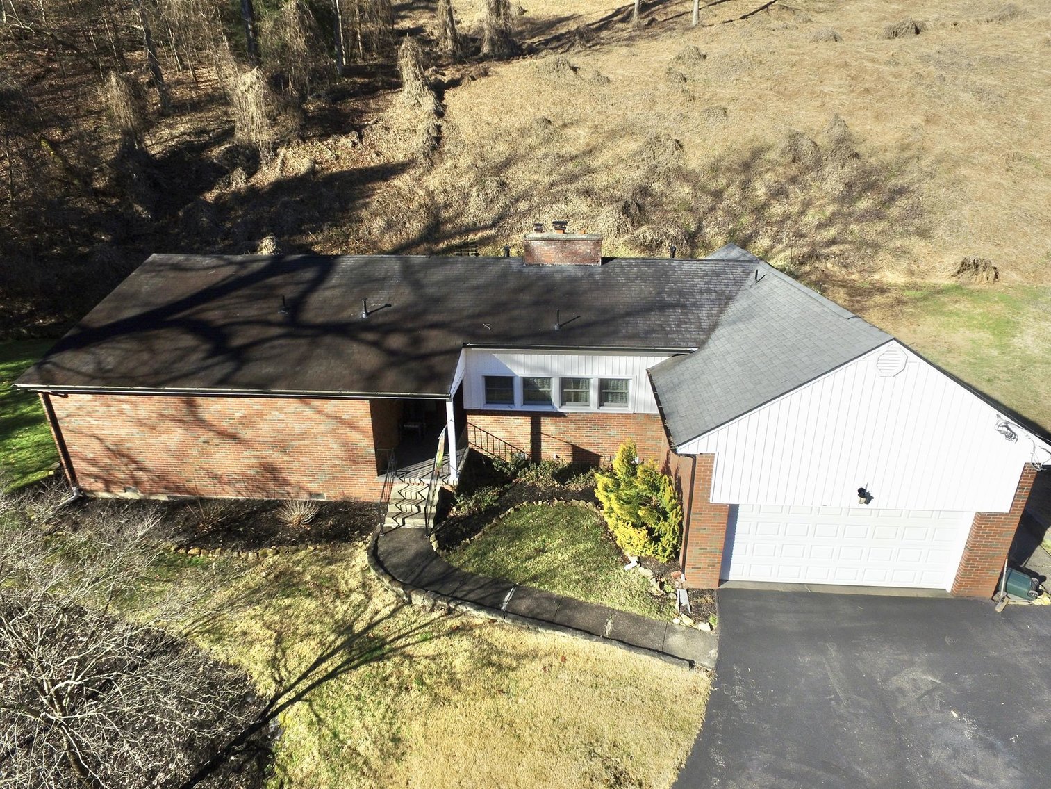 4 Bedroom on 1.5 Acres in Kanawha City