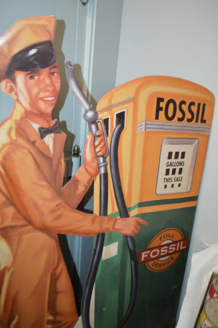 Image for Delmont, PA – Day 2 of HUGE Multi-Day Antique Auction! Vending Machines, Auto Collectibles, Advertising Items, and more!