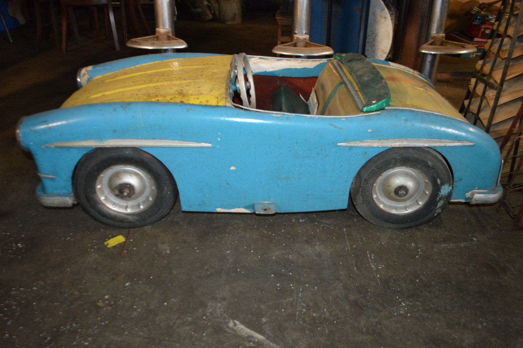 Image for Delmont, PA – Day 2 of HUGE Multi-Day Antique Auction! Vending Machines, Auto Collectibles, Advertising Items, and more!