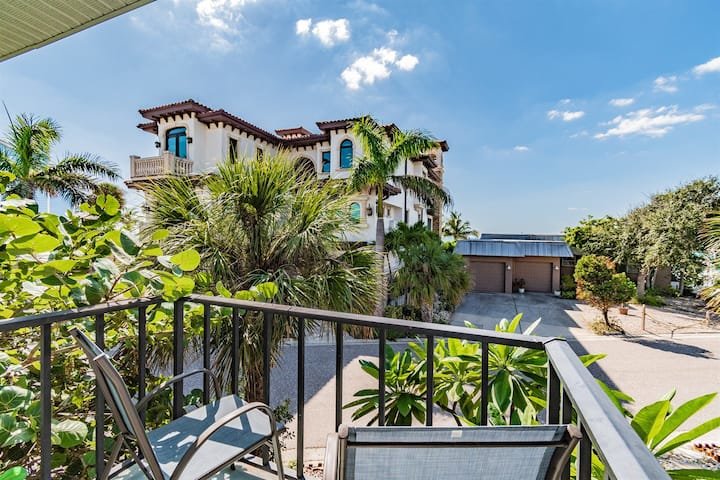 Image for 150 Beach Ave, Redington Shores, FL 33708