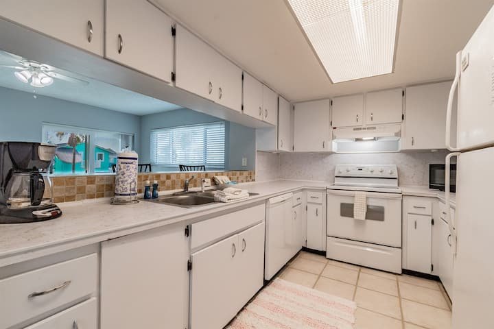 Image for 150 Beach Ave, Redington Shores, FL 33708