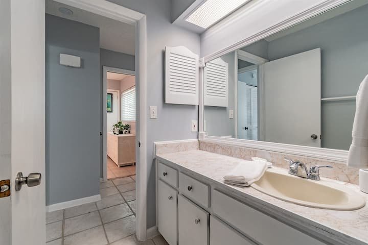 Image for 150 Beach Ave, Redington Shores, FL 33708