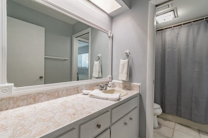 Image for 150 Beach Ave, Redington Shores, FL 33708