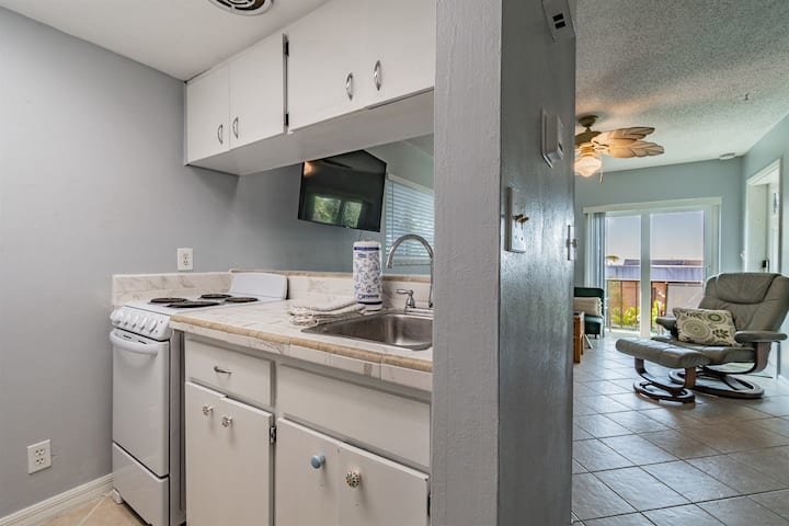 Image for 150 Beach Ave, Redington Shores, FL 33708