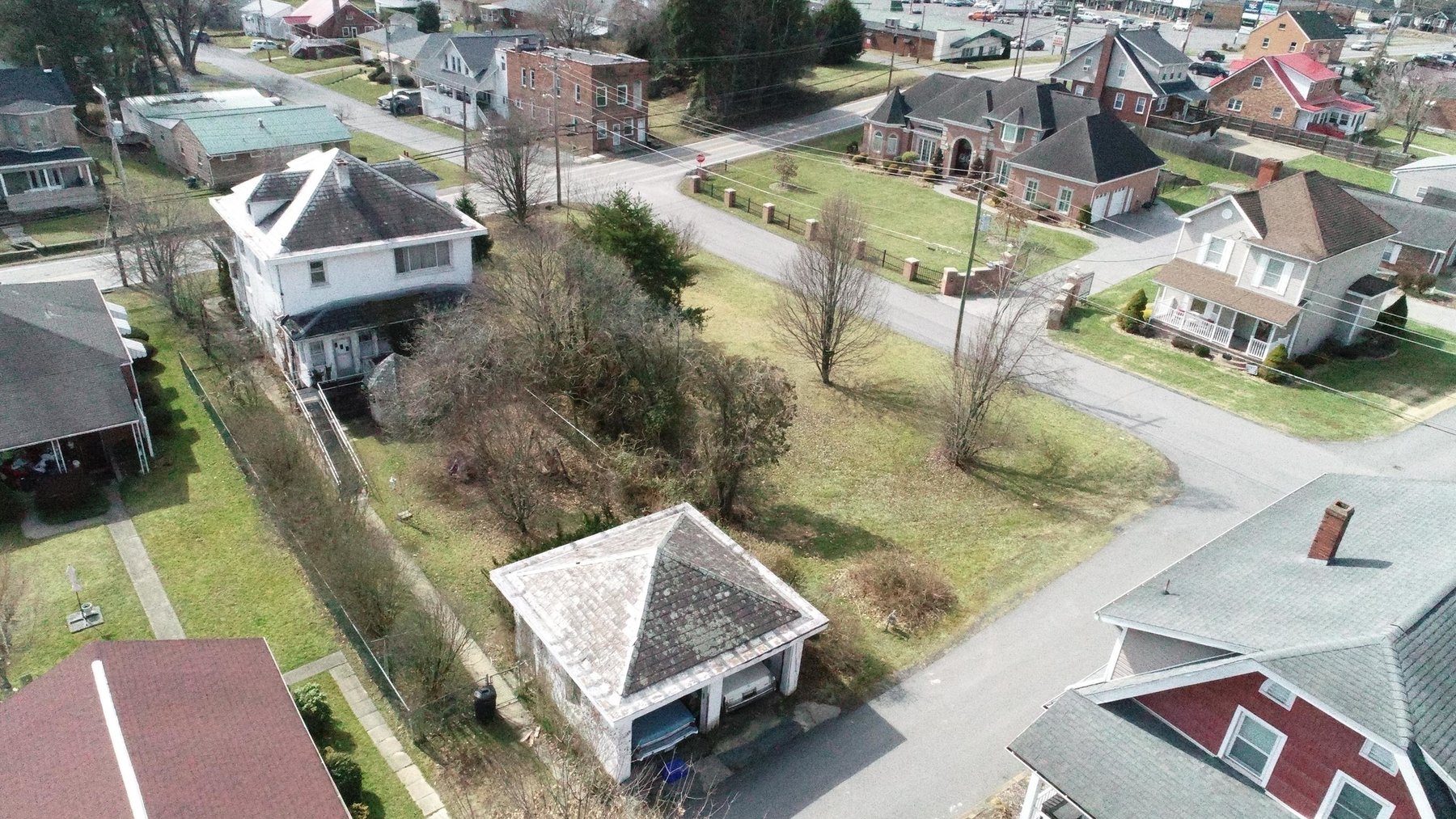 SOLD 101,750 5 Bedroom on Country Club Road