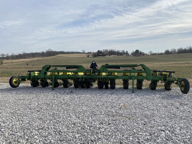Image for John Deere 1700 Planter