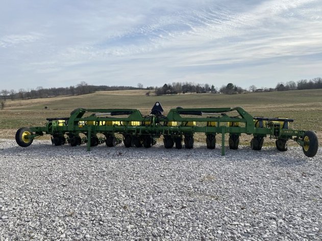 Image for John Deere 1700 Planter
