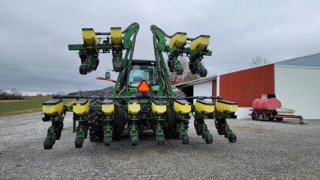 Image for John Deere 1700 Planter