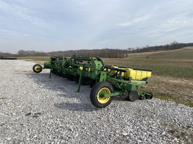 Image for John Deere 1700 Planter