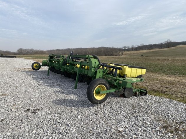 Image for John Deere 1700 Planter