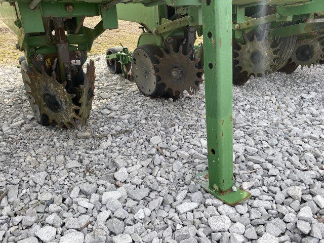 Image for John Deere 1700 Planter