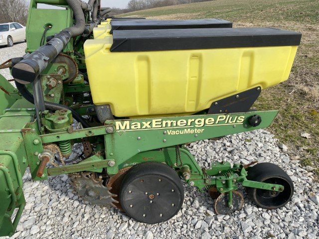 Image for John Deere 1700 Planter