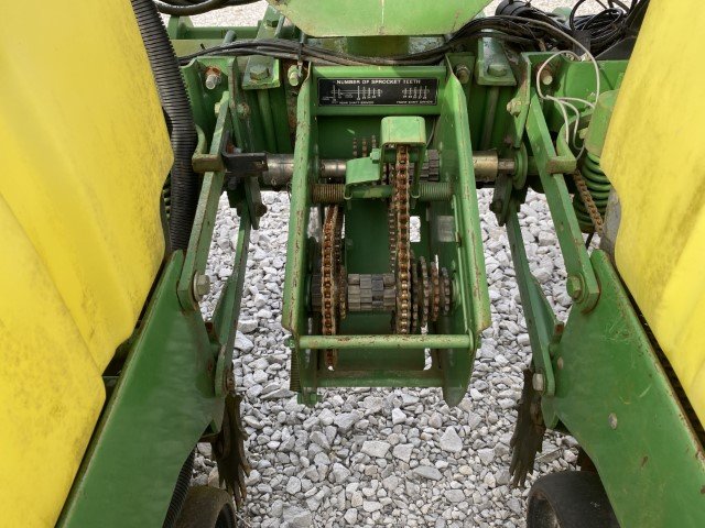 Image for John Deere 1700 Planter