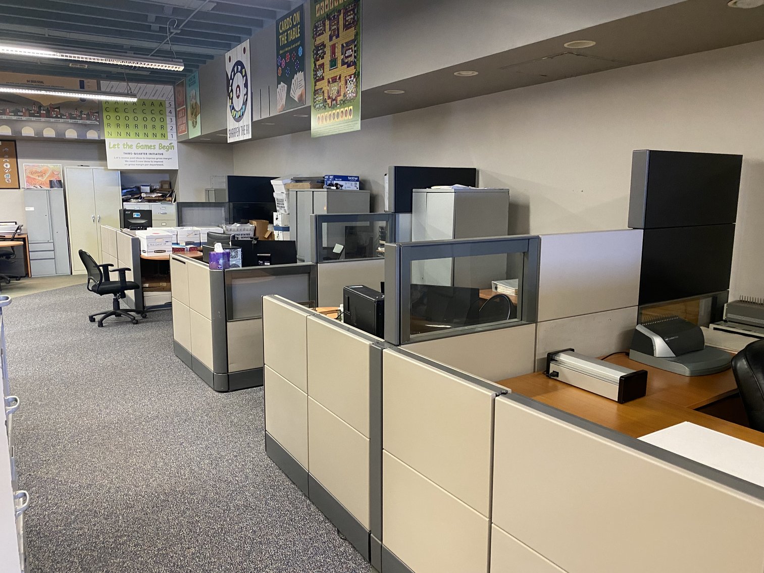 Image for US Bankruptcy Court Ordered Liquidation Sale - ACORN Sign Graphics -Over (740) Lots!