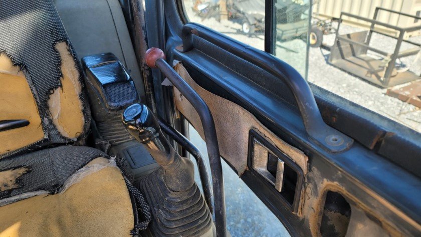 Image for 2000 Komatsu PC220LC-6LE Online Only Auction