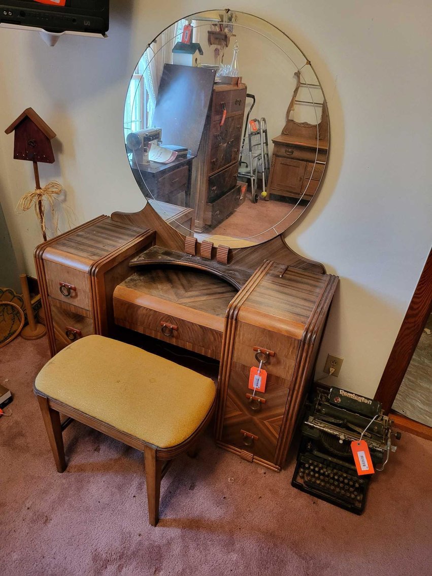 Image for Furniture, Collectibles, Household-Tisch Mills