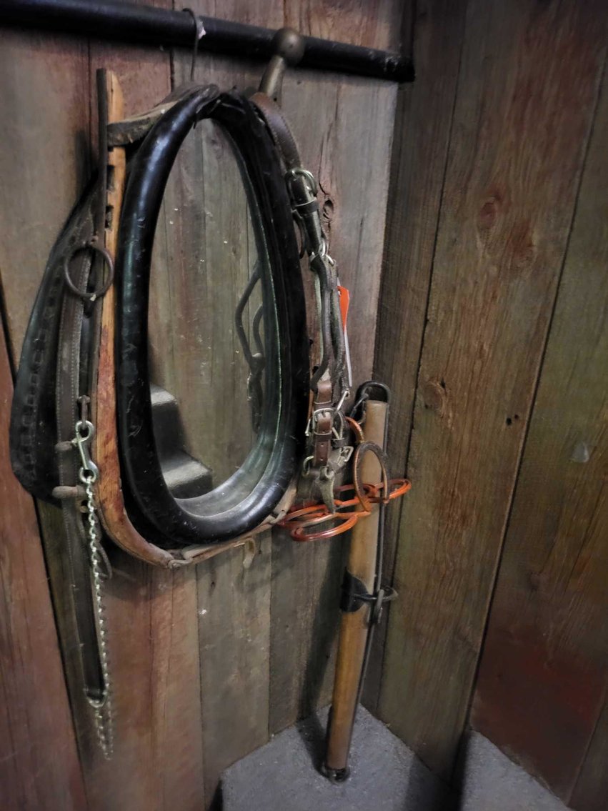 Image for Furniture, Collectibles, Household-Tisch Mills