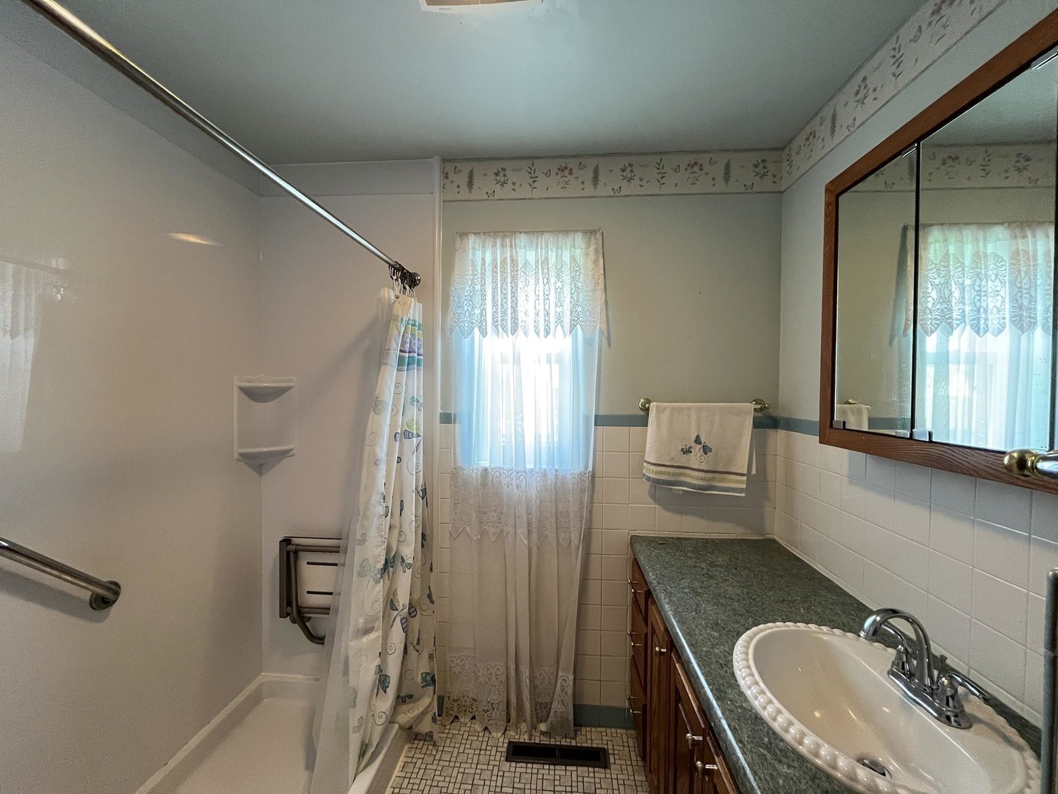 Image for SOLD $159,500 - 4-Bedroom Tri-Level in Parkersburg