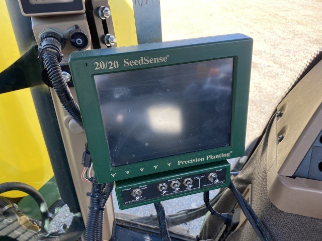 Image for 2014 John Deere 1720  Stack Fold Planter