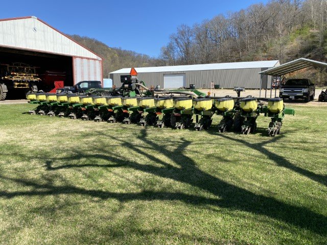 Image for 2014 John Deere 1720  Stack Fold Planter
