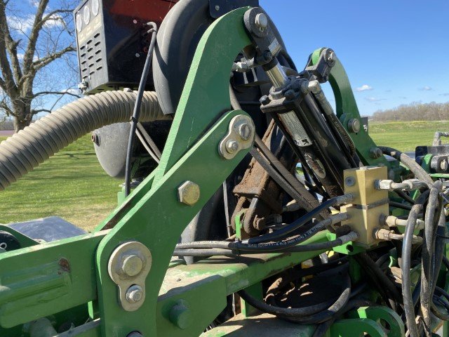 Image for 2014 John Deere 1720  Stack Fold Planter